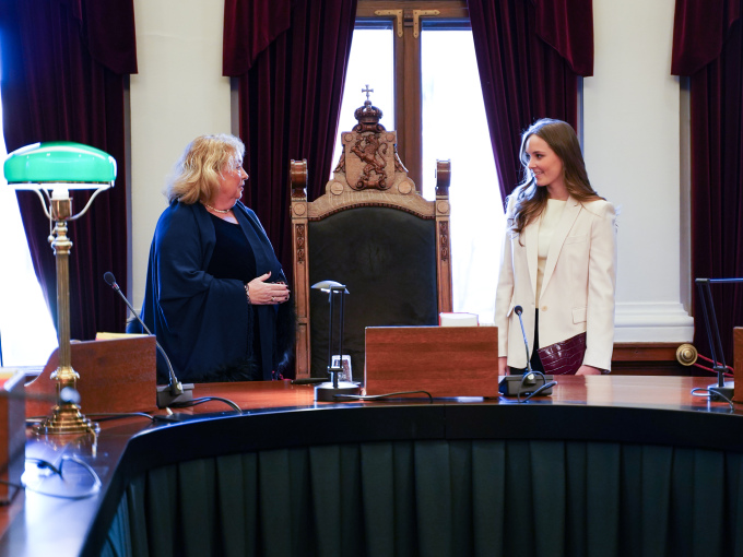 The Princess is given an introduction to the court’s activities by Chief Justice of the Supreme Court Toril Marie Øie. Photo: Liv Anette Luane, The Royal Court.